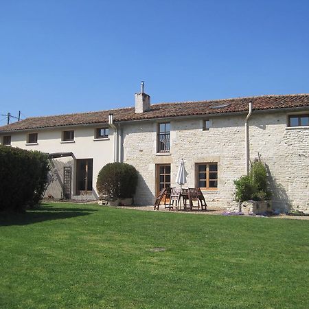 Le Noisetier At Les Hiboux Gites Chef-Boutonne الغرفة الصورة